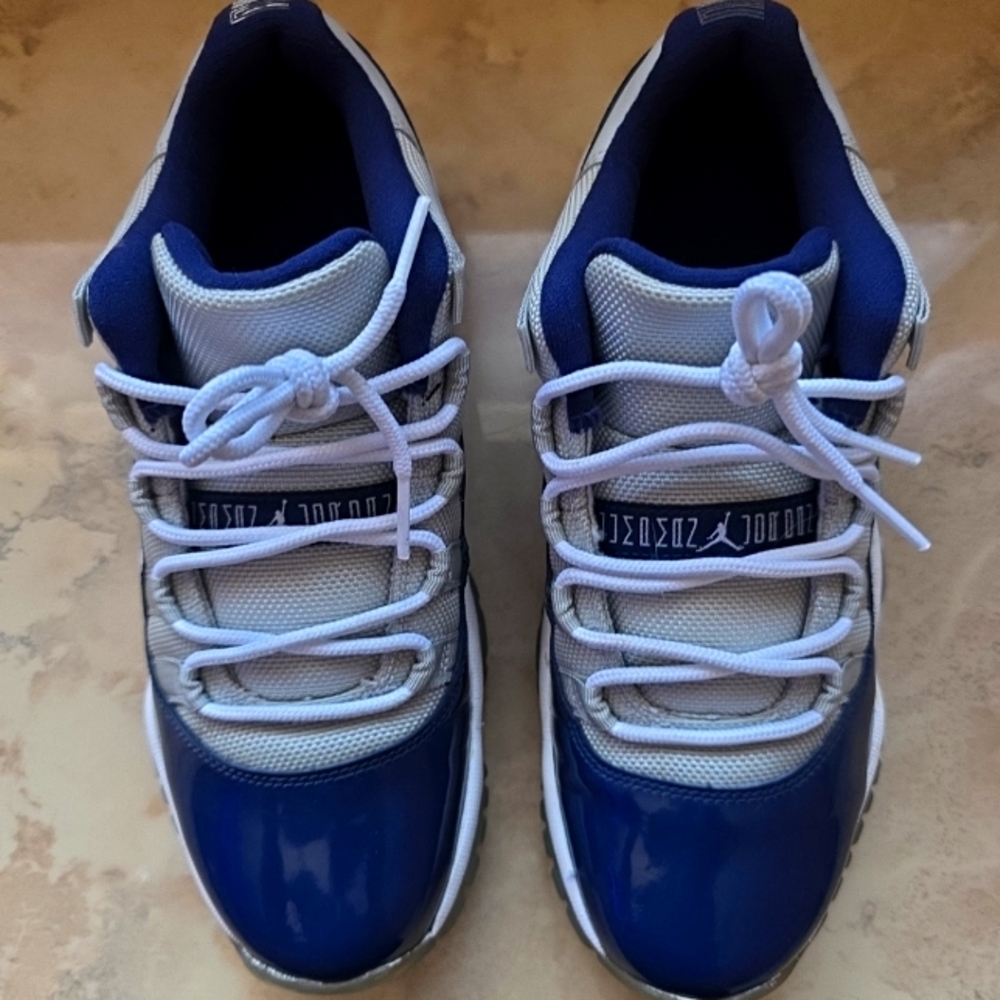 Jordan 11 retro low Size 5